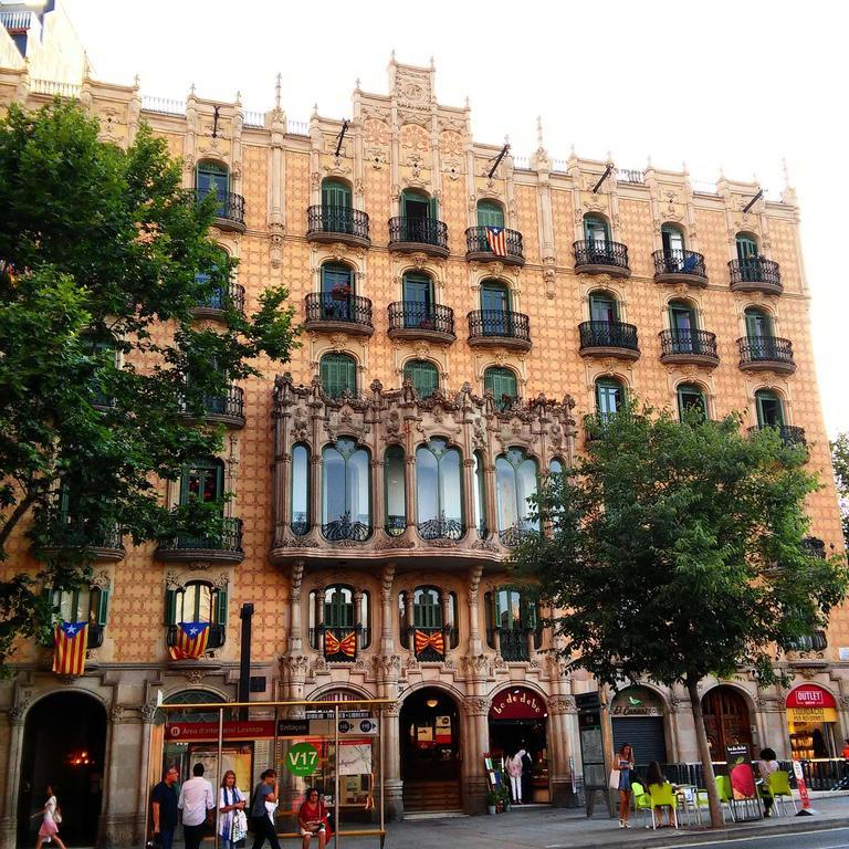 Hostal Lesseps Barcelona Exterior photo